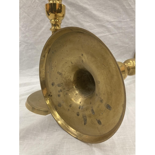 23 - A PAIR OF HEAVY BRASS PLANTERS ON RAISED BRASS BASE HEIGHT 65CM, DIAMETER 23CM