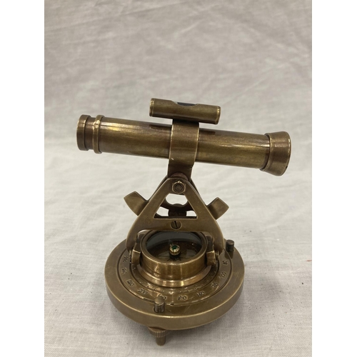 24 - A BRASS MINIATURE TELESCOPE AND COMPASS - HEIGHT 10CM, WIDTH 9CM