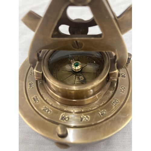 24 - A BRASS MINIATURE TELESCOPE AND COMPASS - HEIGHT 10CM, WIDTH 9CM
