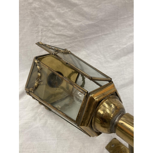 27 - A PAIR OF VINTAGE BRASS COACHING LAMPS - NOW CONVERTED TO ELECTRICITY, THE GLASS DECORATED WITH BRAS... 