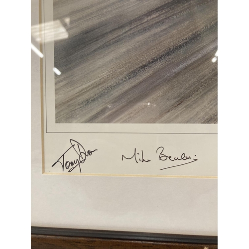 29 - A FRAMED LIMITED EDITION 23/1000 PRINT OF THE 1989 PIRELLI CLASSIC MARATHON, SHOWING THE M. G. O. C.... 