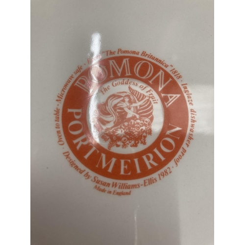 30 - A LARGE QUANTITY OF PORTMEIRION 'POMONA' CERAMICS TO INCLUDE DINNER AND SIDE PLATES, DESSERT BOWLS, ... 