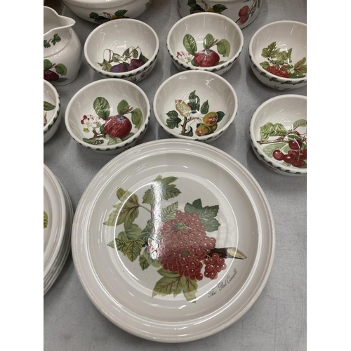 30 - A LARGE QUANTITY OF PORTMEIRION 'POMONA' CERAMICS TO INCLUDE DINNER AND SIDE PLATES, DESSERT BOWLS, ... 