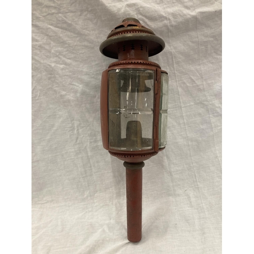34 - A VINTAGE COACHING LAMP WITH BEVELLED GLASS - MISSING ONE GLASS PANEL HEIGHT APPROX 52CM