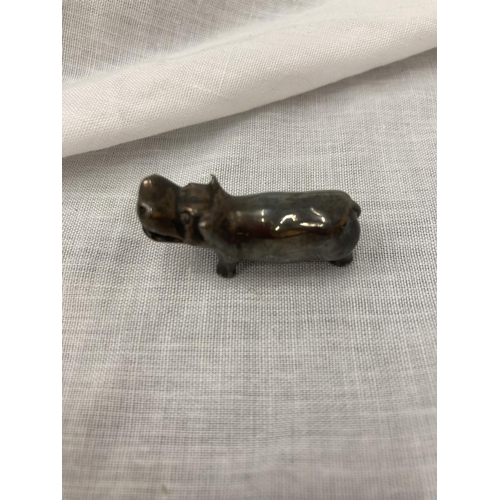 4 - A MARKED 925 SILVER HIPPO - LENGTH 4CM, HEIGHT 1.5CM