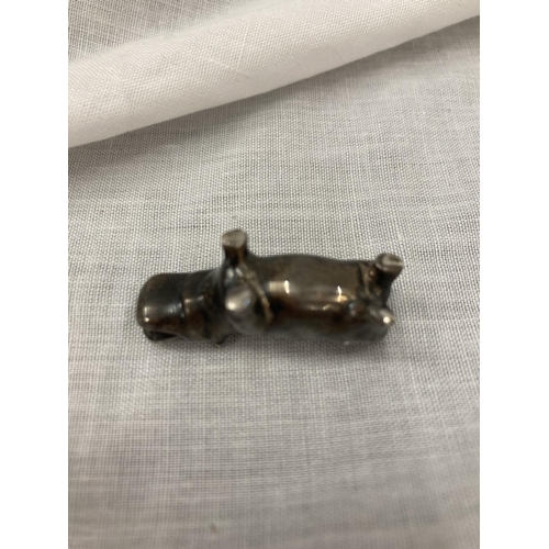 4 - A MARKED 925 SILVER HIPPO - LENGTH 4CM, HEIGHT 1.5CM