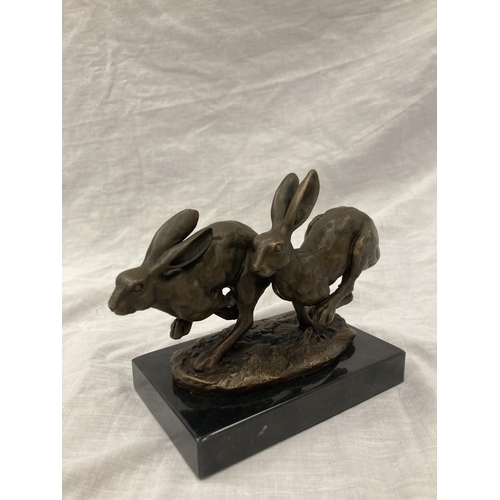 8 - A SIGNED BRONZE OF HARES RUNNING ON A MARBLE PLINTH HEIGHT 12CM, LENGTH 15CM