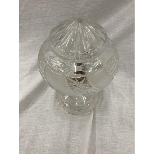 18 - A VINTAGE ENGRAVED GLASS MUSHROOM LAMP