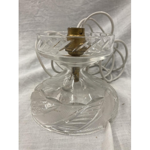 18 - A VINTAGE ENGRAVED GLASS MUSHROOM LAMP