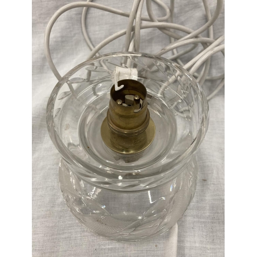 18 - A VINTAGE ENGRAVED GLASS MUSHROOM LAMP