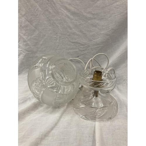 18 - A VINTAGE ENGRAVED GLASS MUSHROOM LAMP