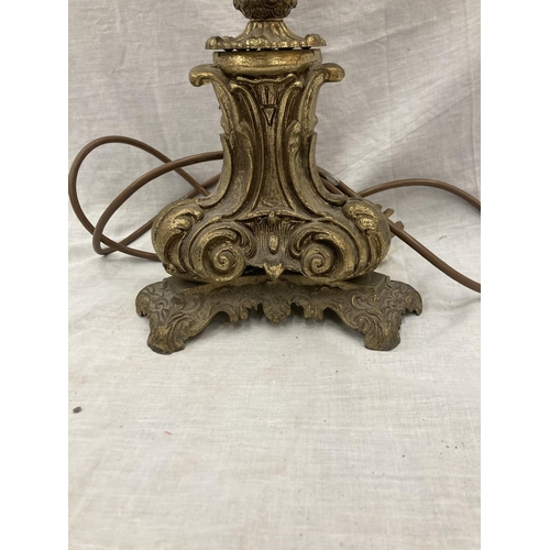 45 - A BRASS TABLE LAMP WITH PINEAPPLE STYLE DECORATION - HEIGHT 62CM