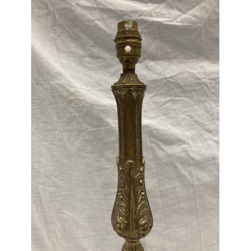 45 - A BRASS TABLE LAMP WITH PINEAPPLE STYLE DECORATION - HEIGHT 62CM