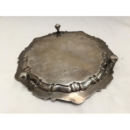 1 - A HALLMARKED BIRMINGHAM SILVER TRAY WITH PIE CRUST EDGE AND THREE BALL AND CLAW FEET GROSS WEIGHT 33... 