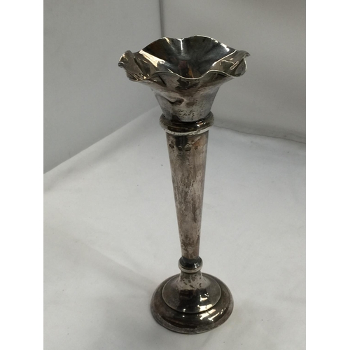 1A - A HALLMARKED BIRMINGHAM SILVER BUD VASE WITH WEIGHTED BASE HEIGHT 25CM GROSS WEIGHT 355.9 GRAMS