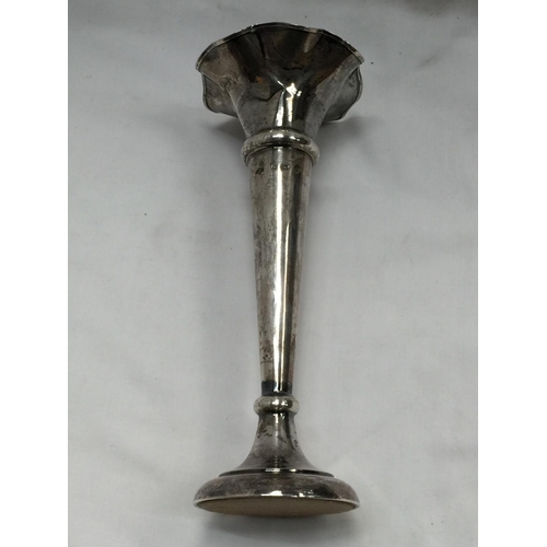 1A - A HALLMARKED BIRMINGHAM SILVER BUD VASE WITH WEIGHTED BASE HEIGHT 25CM GROSS WEIGHT 355.9 GRAMS
