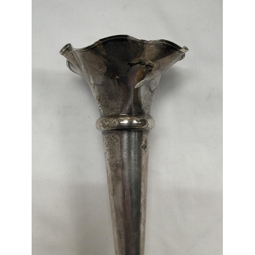 1A - A HALLMARKED BIRMINGHAM SILVER BUD VASE WITH WEIGHTED BASE HEIGHT 25CM GROSS WEIGHT 355.9 GRAMS