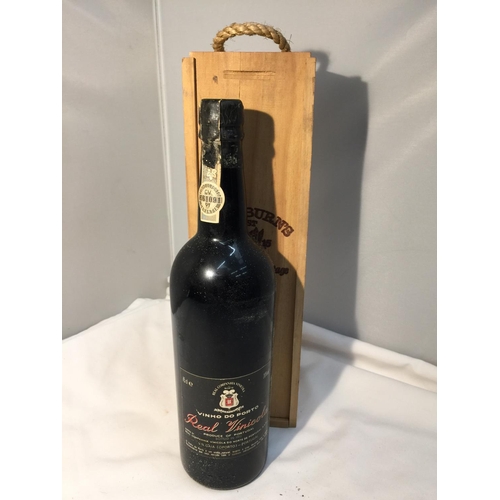 351 - A 1967 REAL VINICOLA VINTAGE PORT BOTTLED IN 1973 75CL 20% VOLUME IN AN UNRELATED WOODEN BOX