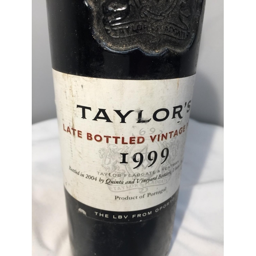 396 - A MIXED SELECTION TO INCLUDE A BOTTLE OF TAYLOR'S LATE BOTTLED VINTAGE PORT - 1999 PRODUCT OF PORTUG... 