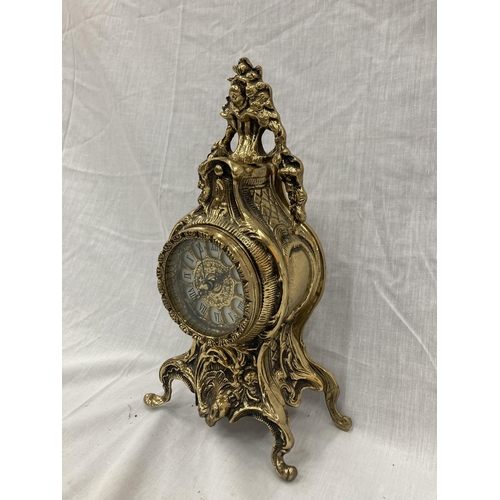 11 - A FRENCH ORNATE HEAVY BRASS MANTLE CLOCK WITH BATTERY MOVEMENT