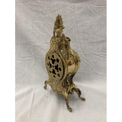 11 - A FRENCH ORNATE HEAVY BRASS MANTLE CLOCK WITH BATTERY MOVEMENT