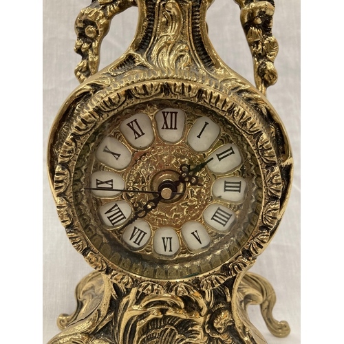 11 - A FRENCH ORNATE HEAVY BRASS MANTLE CLOCK WITH BATTERY MOVEMENT