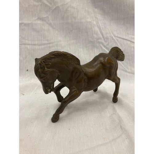 17 - A BRONZE PRANCING HORSE LENGTH 20CM HEIGHT 10CM