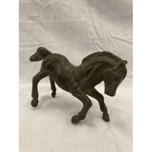 17 - A BRONZE PRANCING HORSE LENGTH 20CM HEIGHT 10CM