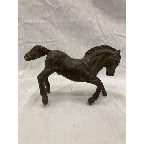 17 - A BRONZE PRANCING HORSE LENGTH 20CM HEIGHT 10CM