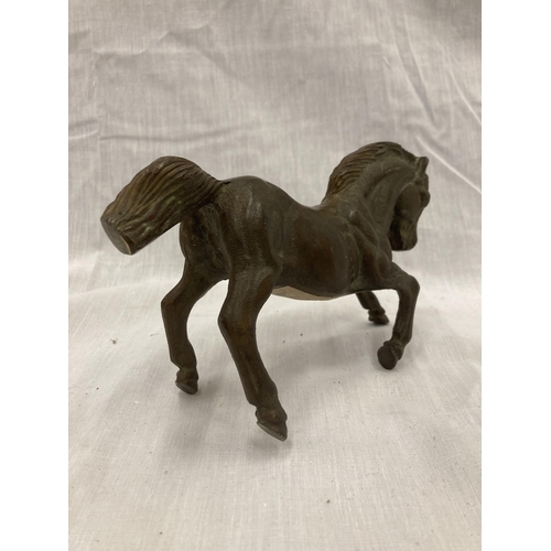 17 - A BRONZE PRANCING HORSE LENGTH 20CM HEIGHT 10CM