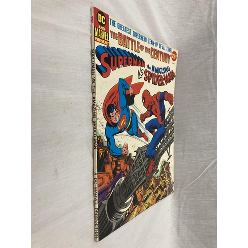 23 - A DC AND MARVEL VINTAGE COMIC THE BATTLE OF THE CENTURY SUPERMAN V SPIDERMAN 1976