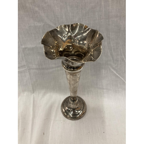 28 - A HALLMARKED BIRMINGHAM SILVER BUD VASE WITH WEIGHTED BASE HEIGHT 25CM GROSS WEIGHT 355.9 GRAMS