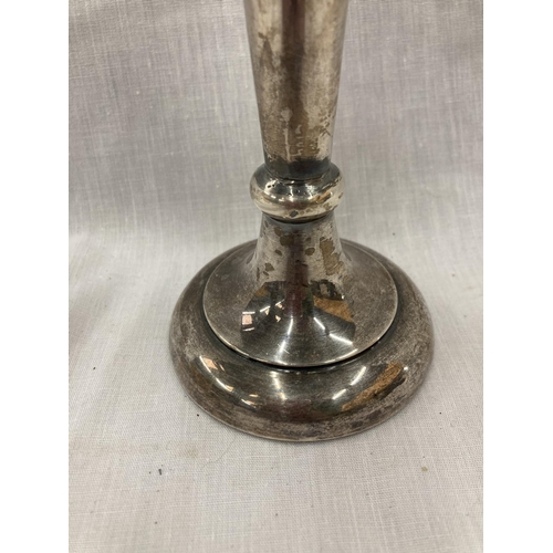 28 - A HALLMARKED BIRMINGHAM SILVER BUD VASE WITH WEIGHTED BASE HEIGHT 25CM GROSS WEIGHT 355.9 GRAMS