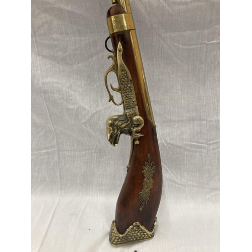 6 - A DECORATIVE ORNAMENTAL BRASS MUSKET