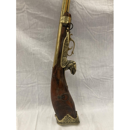 6 - A DECORATIVE ORNAMENTAL BRASS MUSKET