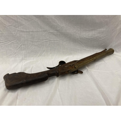 7 - A DECORATIVE ORNAMENTAL BRASS BLUNDERBUSS