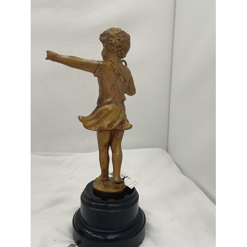 110 - TWO METAL FIGURES OF CLASSICAL CHILDREN ON WOODEN PLINTHS HEIGHT 28CM