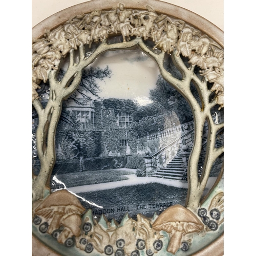 127 - A HADDON HALL WALL PLAQUE WITH A 3D EFFECT SCENE DIAMETER 28CM