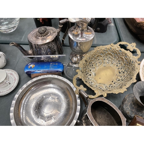 128 - A QUANTITY OF SILVER PLATE AND PEWTER ITEMS TO INCLUDE TEA POTS, TANKARDS, BOWLS, JUGS, ETC