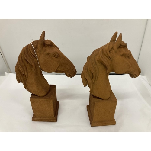 144A - A PAIR OF CAST HORSES HEADS WITH RUST FINISH HEIGHT 24CM