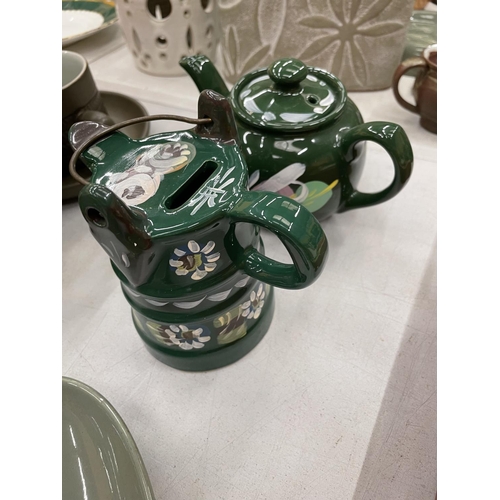 147 - A VINTAGE PALE GREEN AND CREAM VILLEROY AND BOCH PART TEA SET TO INCLUDE TEAPOT, CREAM JUG, CUPS AND... 