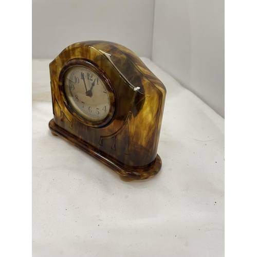 148 - A TORTOISESHELL STYLE VINTAGE MANTLE CLOCK AND A 'BET LYNCH' WALL CLOCK