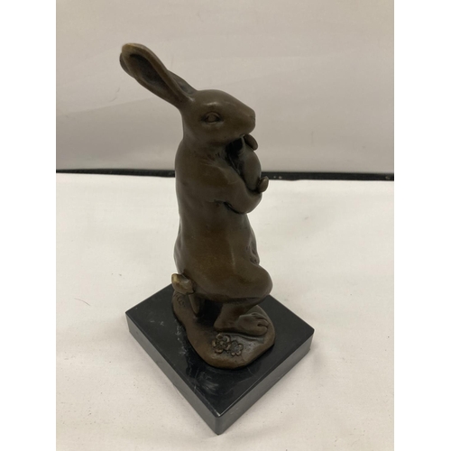 160A - A SIGNED BRONZE RABBIT HOLDING HER BABY ON A MARBLE BASE