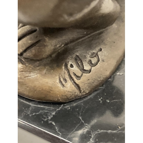 160A - A SIGNED BRONZE RABBIT HOLDING HER BABY ON A MARBLE BASE