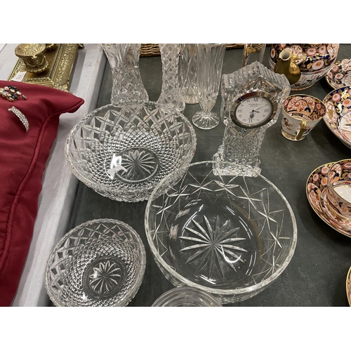 164 - A COLLECTION OF CUT GLASS CRYSTAL ITEMS TO INCLUDE AN EDINBURGH CRYSTAL CLOCK, VASES, BOWLS, ETC