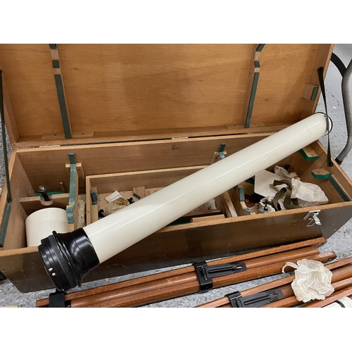 174 - A PERFEX 3 INCH BOXED REFRACTING TELESCOPE AND STAND WITH NUMEROUS LENSES AND A SIGHTING TELESCOPE, ... 