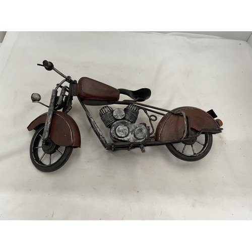 198 - A METAL MODEL OF A MOTORBIKE LENGTH 35CM, HEIGHT 15CM