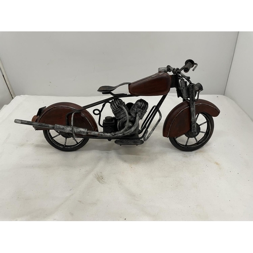 198 - A METAL MODEL OF A MOTORBIKE LENGTH 35CM, HEIGHT 15CM