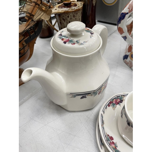 204 - A ROYAL DOULTON 'AUTUMN'S GLORY' PART TEA SET TO INCLUDE TEAPOT, CUPS SAUCERS AND SIDE PLATES