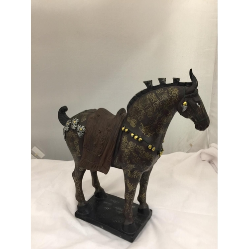 229 - A DECORATIVE TANG HORSE H:35CM